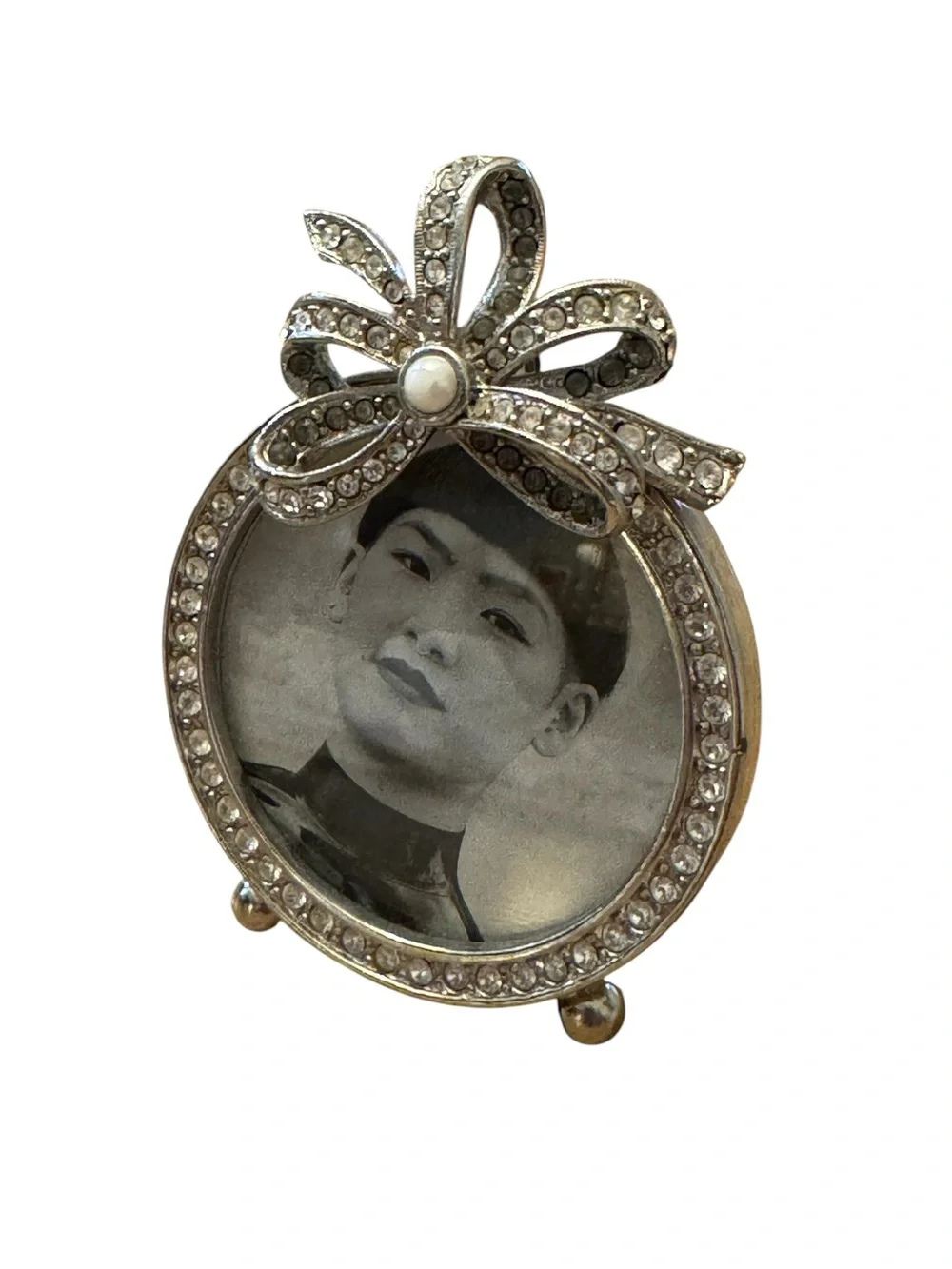 Jay Strongwater Round Photo Frame with Crystal Bow - Rhinestone Accents. Vintage